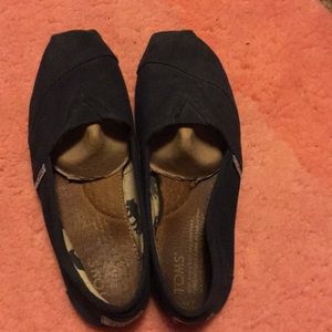 Navy toms